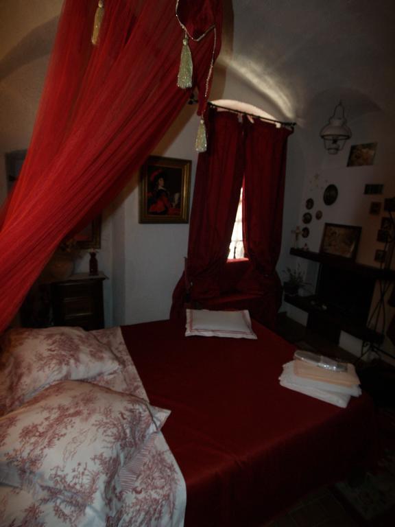 Bed and Breakfast Le Petit Chateau à Dolceacqua Chambre photo