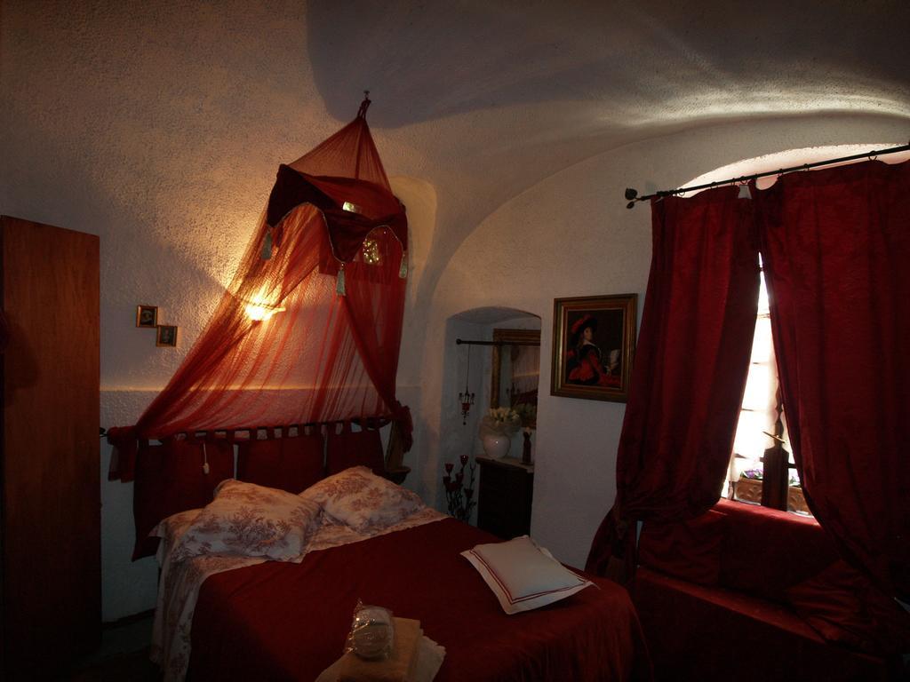 Bed and Breakfast Le Petit Chateau à Dolceacqua Chambre photo