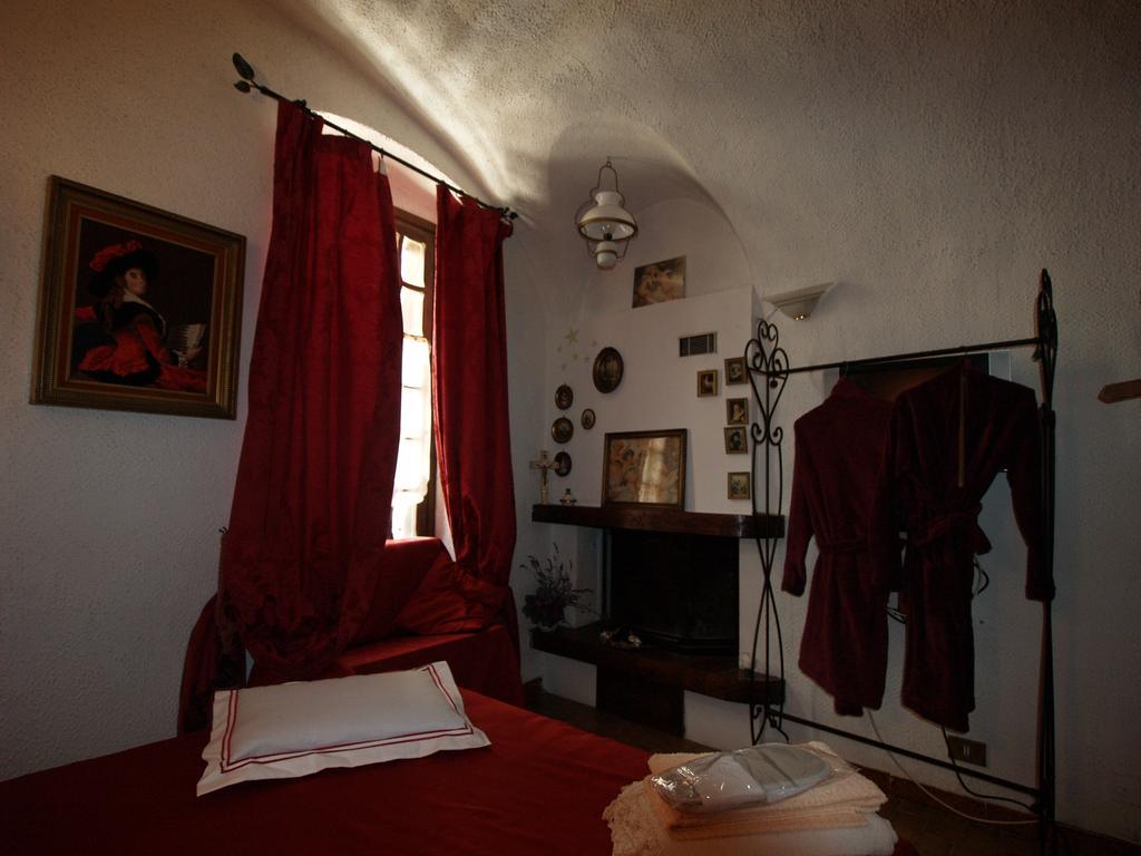 Bed and Breakfast Le Petit Chateau à Dolceacqua Chambre photo