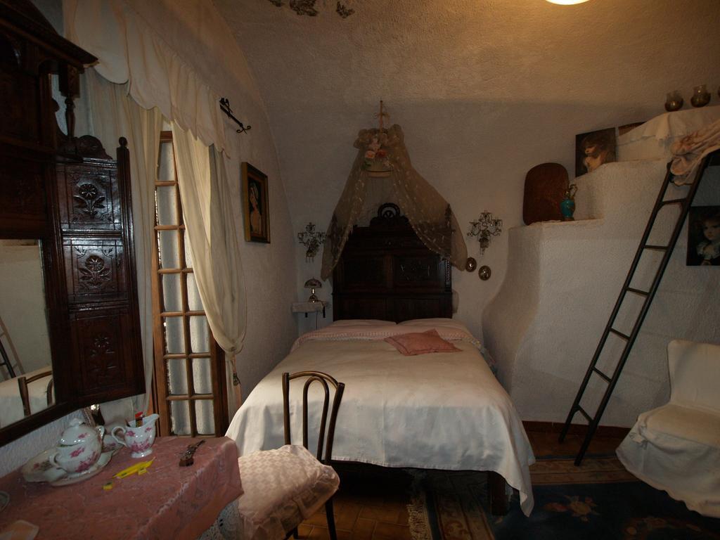 Bed and Breakfast Le Petit Chateau à Dolceacqua Chambre photo