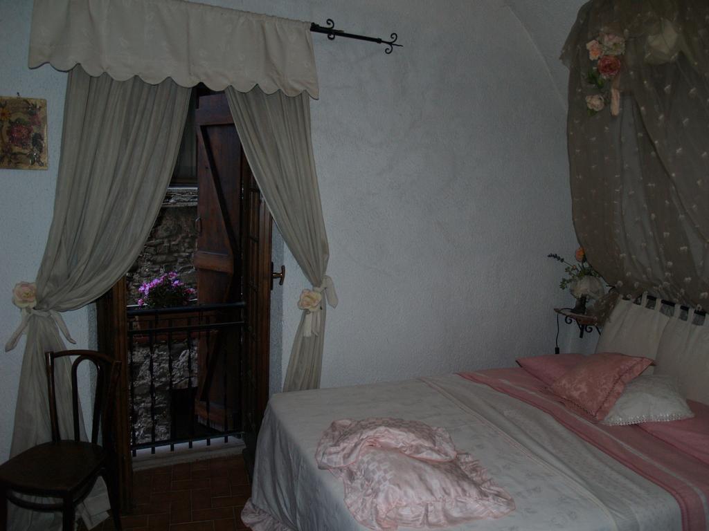 Bed and Breakfast Le Petit Chateau à Dolceacqua Chambre photo