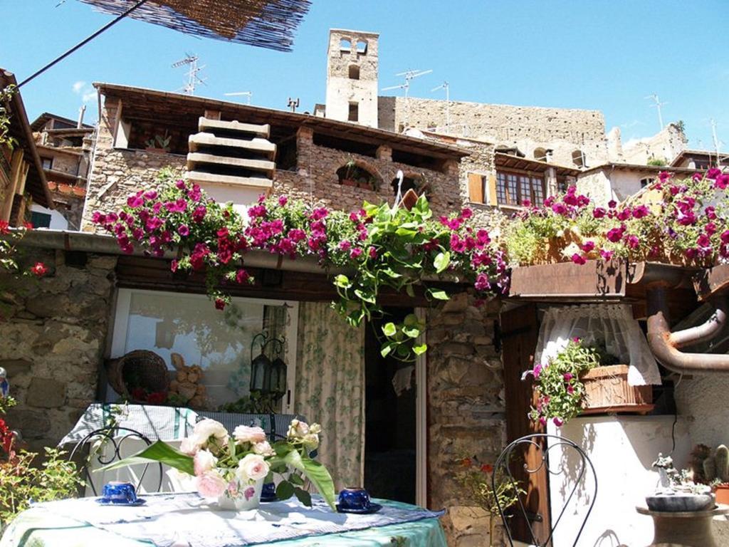 Bed and Breakfast Le Petit Chateau à Dolceacqua Extérieur photo